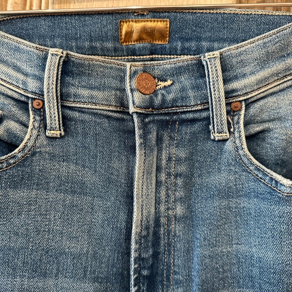 MOTHER 
“Rider” ankle fray. 
Size 27
 “party like a pirate” wash - Picture 6 of 8